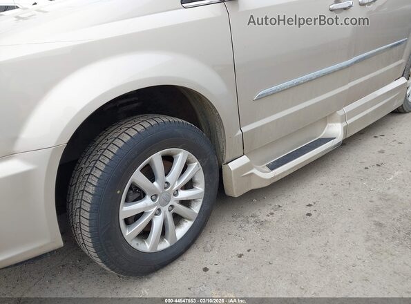 2C4RC1GG6GR158222 2016 CHRYSLER TOWN & COUNTRY Желто-коричневый Вид спереди