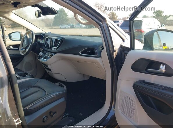 2C4RC1GG8LR108481 2020 CHRYSLER PACIFICA Gray Front interior view
