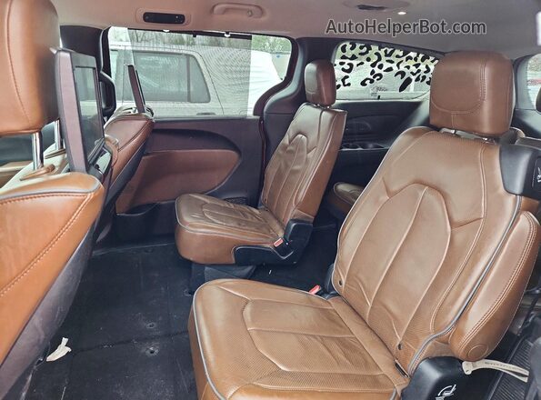 2C4RC1GG9HR627787 2017 CHRYSLER PACIFICA Burgundy Widok tylnych siedzeń