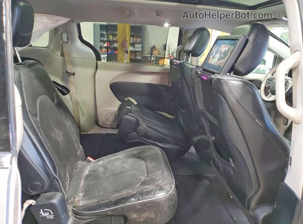 2C4RC1GGXHR669790 2017 CHRYSLER PACIFICA Серебряный Вид задней части салона