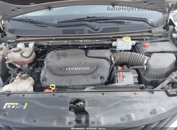 2C4RC1H70JR332968 2018 CHRYSLER PACIFICA Серебряный Вид сзади