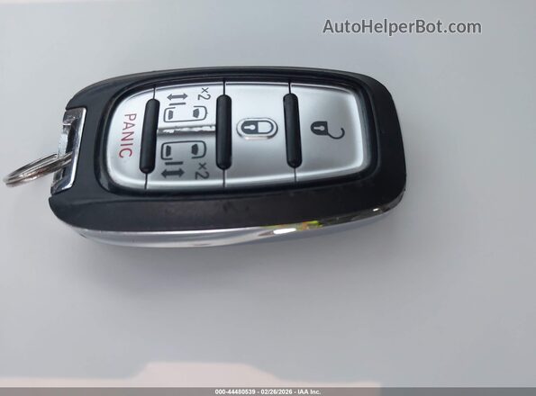 2C4RC1H70JR332968 2018 CHRYSLER PACIFICA Серебряный Вид панели приборов