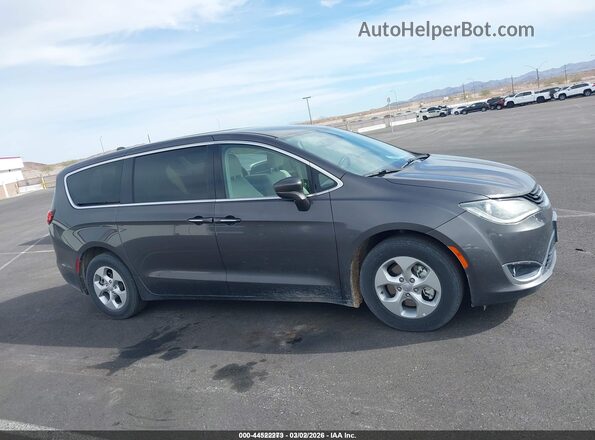2C4RC1H79HR765084 2017 CHRYSLER PACIFICA Серый 