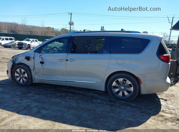 2C4RC1N79KR645457 2019 CHRYSLER PACIFICA Белый Вид спереди