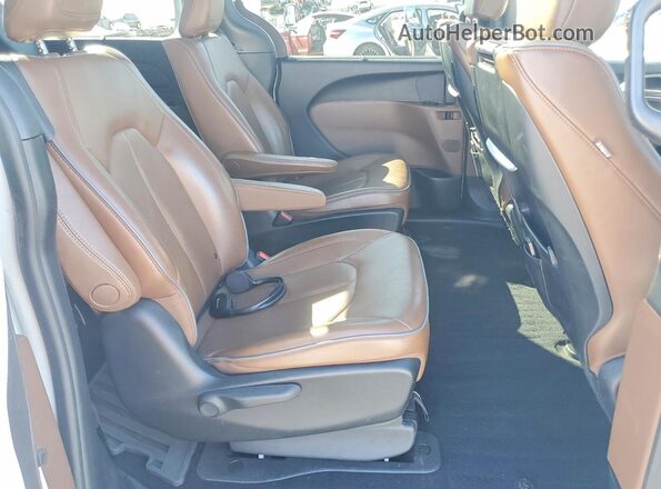 2C4RC1S71MR517849 2021 CHRYSLER PACIFICA White Vista de los asientos traseros