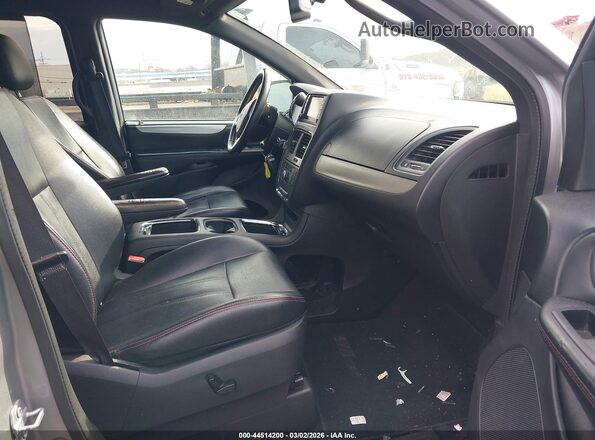 2C4RDGEG6HR693085 2017 DODGE GRAND CARAVAN Серебряный Вид салона спереди