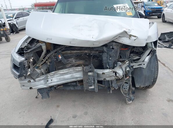 2FMGK5D89HBA09680 2017 FORD FLEX Silver Widok z przodu
