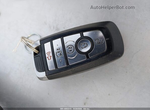 2FMPK3K81JBB05767 2018 FORD EDGE Белый Вид панели приборов