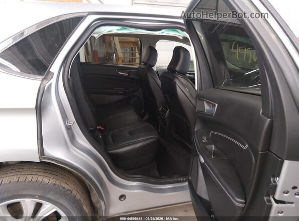 2FMPK4K92RBA01136 2024 FORD EDGE Silver Widok naklejki z numerem VIN
