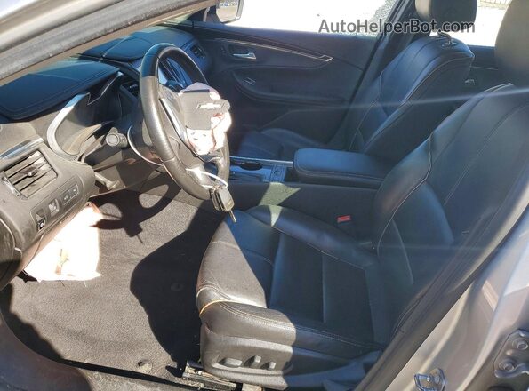 2G1105S3XK9136758 2019 CHEVROLET IMPALA Серебряный Вид салона спереди