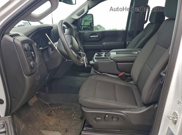 2GC4YME75R1252576 2024 CHEVROLET SILVERADO Белый Вид салона спереди