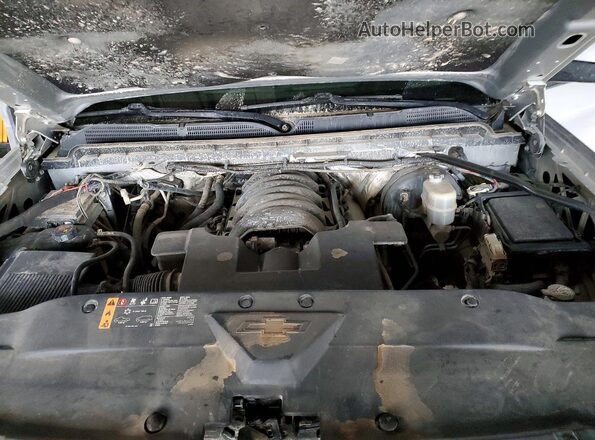 2GCVKREC7J1101100 2018 CHEVROLET SILVERADO Серебряный Вид задней части салона