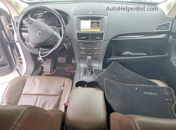 2LMHJ5AT1HBL00789 2017 LINCOLN MKT Белый Вид панели приборов