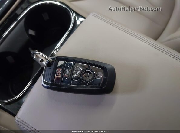 2LMPJ6J98NBL00869 2022 LINCOLN NAUTILUS Кремовый Вид панели приборов