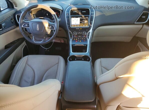 2LMPJ6L95KBL62335 2019 LINCOLN NAUTILUS Белый Вид панели приборов