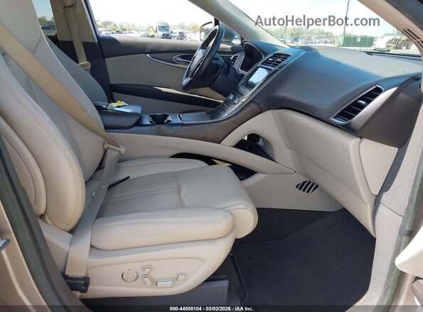 2LMPJ6L96KBL13385 2019 LINCOLN NAUTILUS Silver წინა სალონის ხედი