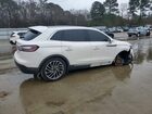 2019 Lincoln Nautilus Reserve White vin: 2LMPJ8L90KBL16732