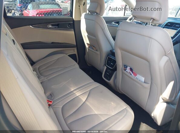 2LMPJ8L9XKBL64982 2019 LINCOLN NAUTILUS White VIN კოდის სტიკერის ხედი