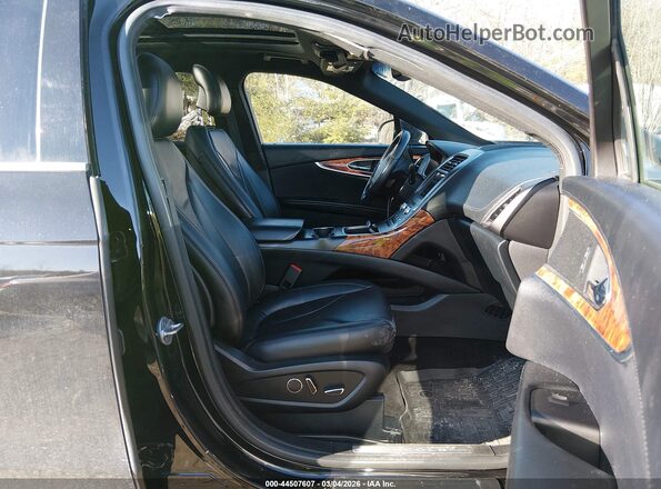 2LMPJ8LRXHBL53263 2017 LINCOLN MKX Черный Вид салона спереди