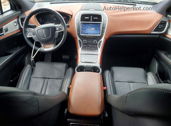 2LMPJ9JP4LBL11431 2020 LINCOLN NAUTILUS Черный Вид панели приборов