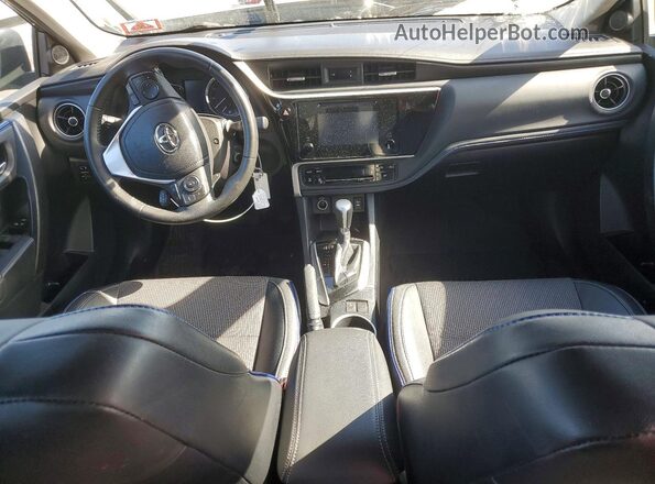 2T1BURHE7JC071799 2018 TOYOTA LL Серый Вид панели приборов