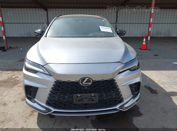 2T2BCMEA5RC011082 2024 LEXUS RX 500H Silver Widok wnętrza z tyłu