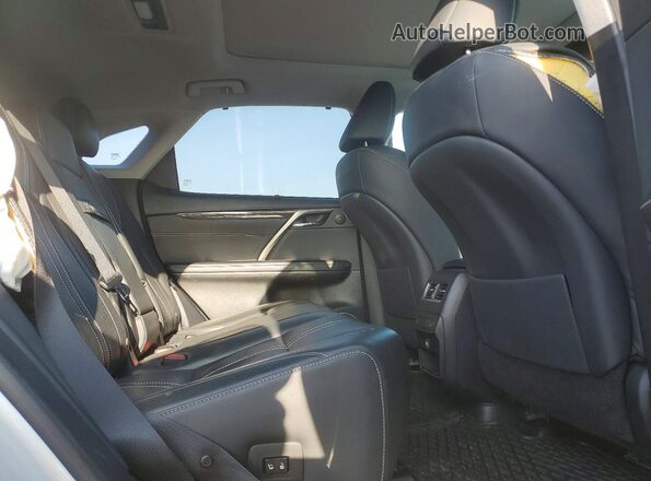 2T2BZMCA7JC152435 2018 LEXUS RX Белый Вид задней части салона