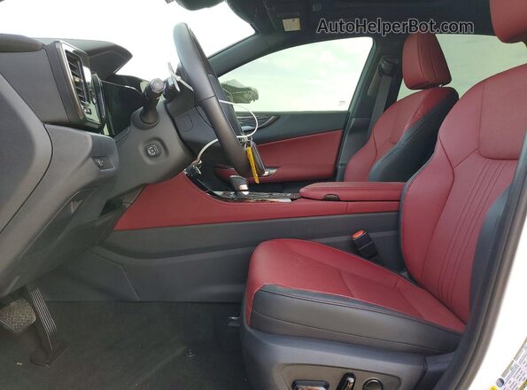 2T2GGCEZ4TC103169 2026 LEXUS NX Белый Вид салона спереди