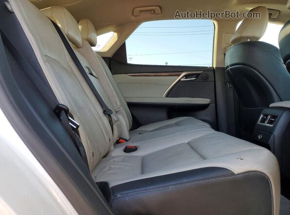 2T2ZZMCA2HC050761 2017 LEXUS RX Белый Вид задней части салона