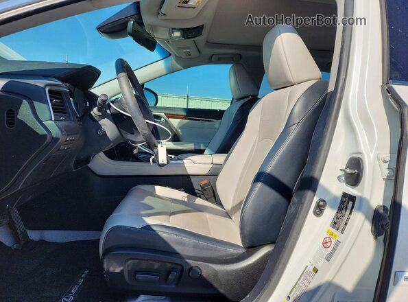 2T2ZZMCA8JC099162 2018 LEXUS RX Белый Вид салона спереди