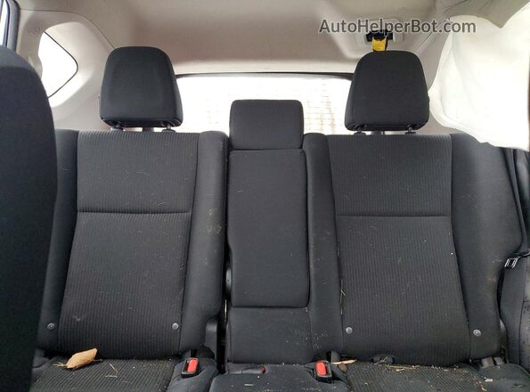 2T3BFREV4HW545819 2017 TOYOTA LE Серебряный Вид задних сидений