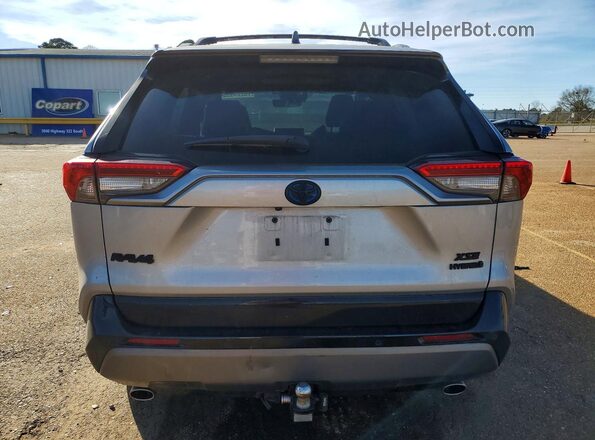 2T3E6RFVXMW003517 2021 TOYOTA RAV4 Серебряный Вид сзади