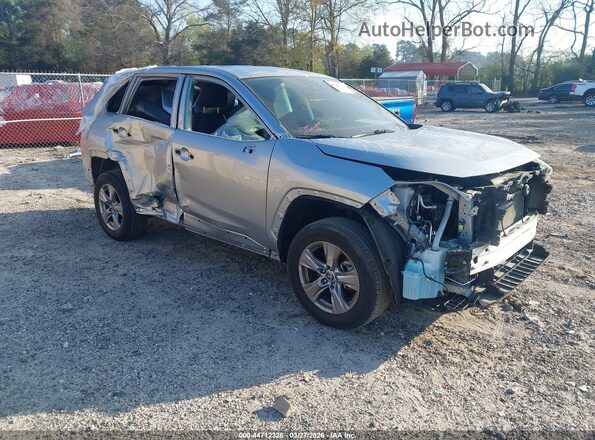 2T3K1RFV1PC216251 2023 TOYOTA LE Серебряный Передняя правая четверть