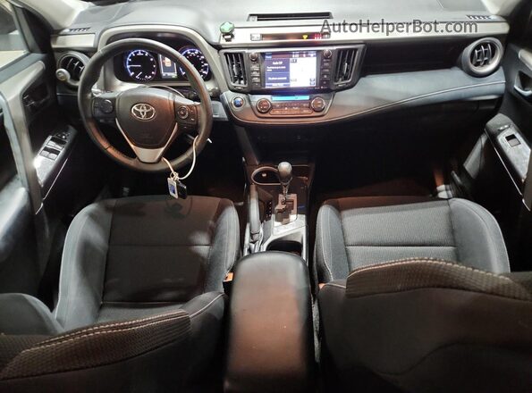 2T3RFREV4JW744180 2018 TOYOTA RAV4 Белый Вид панели приборов