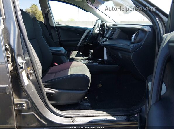 2T3RFREV7JW798282 2018 TOYOTA RAV4 Серый Вид салона спереди