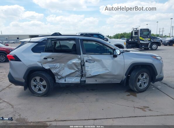 2T3RWRFV1RW205378 2024 TOYOTA LE Silver Widok wnętrza z tyłu