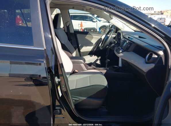 2T3WFREVXHW357971 2017 TOYOTA LE Черный Вид салона спереди