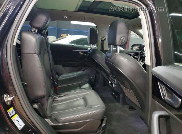 WA1VAAF72HD001632 2017 AUDI Q7 Black Widok komory silnika