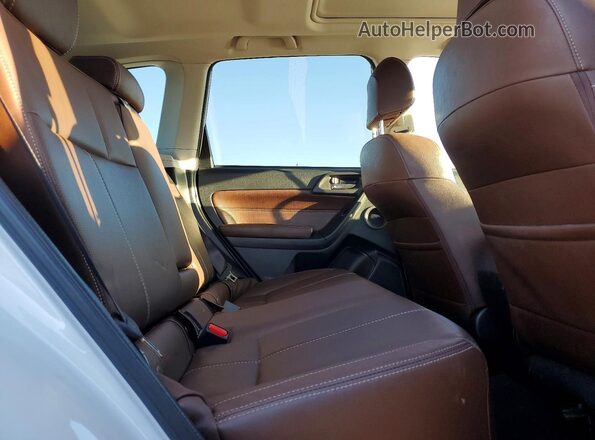 JF2SJGWC4HH457909 2017 SUBARU FORESTER2. White Vista del compartimento del motor