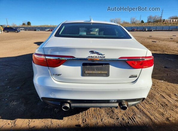 SAJBJ4BV6GCY21121 2016 JAGUAR XF Белый Вид салона спереди