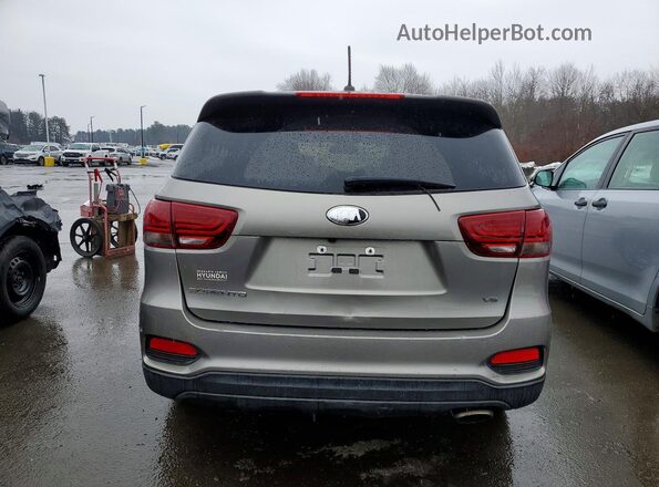 5XYPGDA51KG521656 2019 KIA SORENTO Серебряный Вид салона спереди