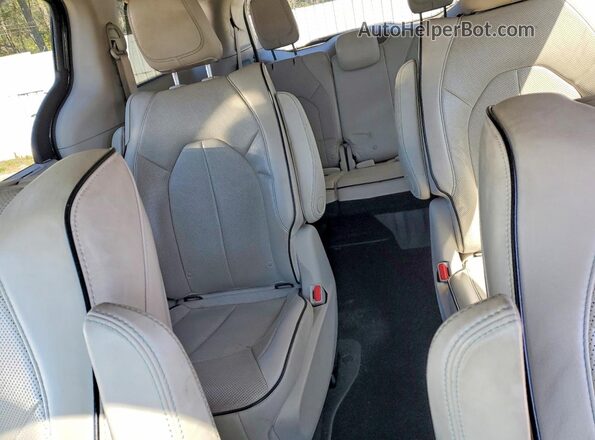 2C4RC1N76JR144881 2018 CHRYSLER PACIFICA Черный Вид задней части салона