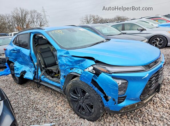 KL77LKEP4SC104996 2025 CHEVROLET TRAX Синий Передняя правая четверть