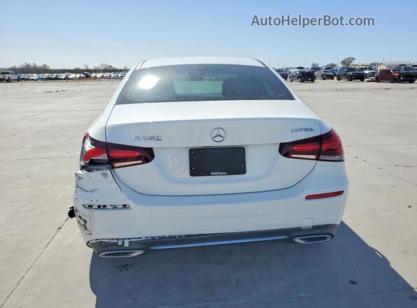 WDD3G4EB0KW025531 2019 MERCEDES-BENZ A White Widok wnętrza z przodu
