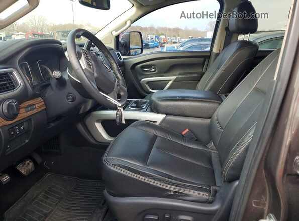 1N6BA1F2XGN511844 2016 NISSAN TITAN Серый Вид панели приборов