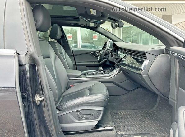 WA1AVAF1XKD009869 2019 AUDI Q8 Black Widok z przodu