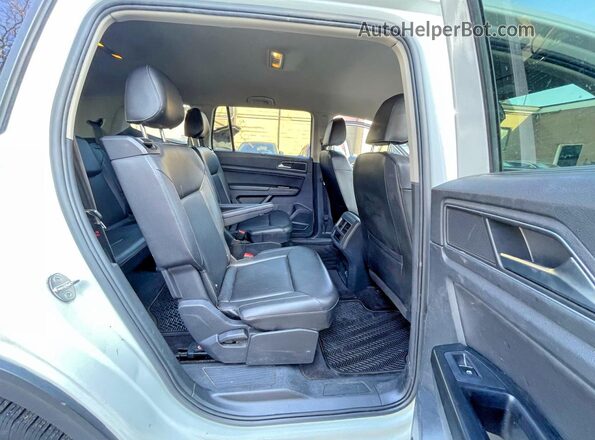 1V2LR2CA0JC586605 2018 VOLKSWAGEN ATLAS Белый Вид салона спереди