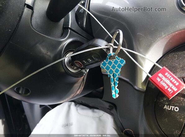 3C3CFFKH1JT526972 2018 FIAT 500 Черный Вид панели приборов
