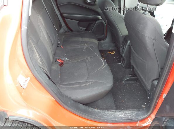 3C4NJCAB4JT339398 2018 JEEP COMPASS Orange Vista de la etiqueta del VIN