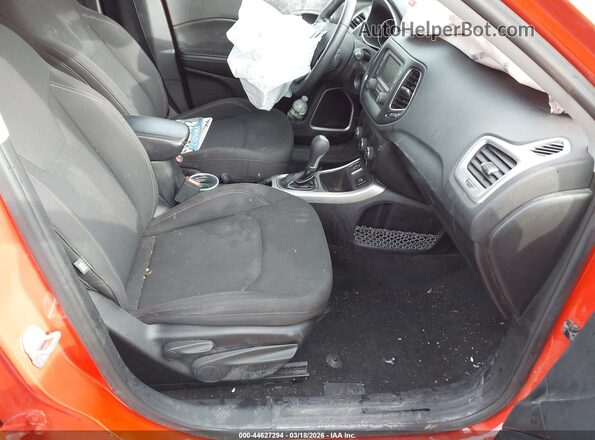3C4NJCAB4JT339398 2018 JEEP COMPASS Orange Vista interior delantera